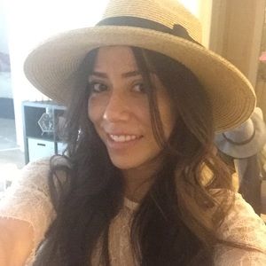 Meet your Posher, Anakaren